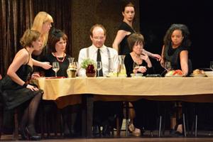 Herci pražského divadelního spolku Kašpar při kopřivnickém uvedení inscenace Srpen v zemi indiánů.
FOTO: DAVID MACHÁČEK