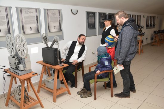 Kinematografičtí nadšenci ze Studia Bez kliky poskytovali návštěvníkům dvoudenní akce na půdě kina individuální přístup. Diváků totiž přišlo velmi málo. 
FOTO: DAVID MACHÁČEK