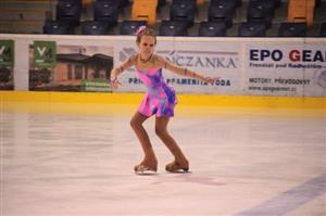 Zuzana Horáková  na domácí Malé ceně vyhrála kategorii mladší žačky B jen půl bodu před další kopřivnickou krasobruslařkou Monikou Švancerovou.
FOTO: KRISTINA ČABLOVÁ