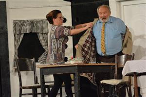 Dana Morávková a Rudolf Hrušínský si před kopřivnickým publikem s chutí vystřihli role manželů, do jejichž vztahu vstoupila nevěra.
FOTO: DAVID MACHÁČEK