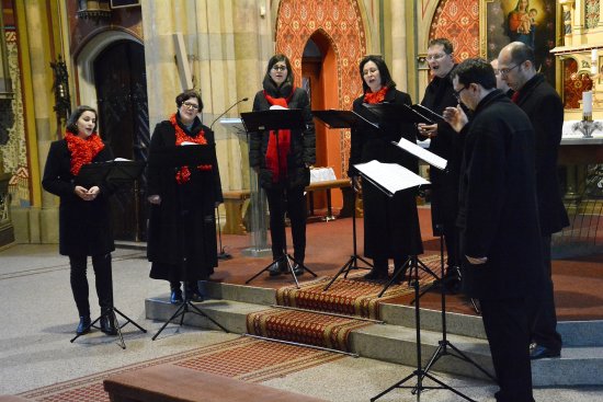 Především duchovní hudba zněla v neděli v podvečer kostelem sv. Bartoloměje. V Kopřivnici hostoval pražský vokální soubor Ensemble Hilaris.
FOTO: DAVID MACHÁČEK
