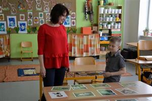 Před týdnem proběhly na většině základních škol v Kopřivnici zápisy do prvních tříd. Učitelé prozkoušeli školní zralost u 276 dětí, z toho nejméně pětapadesát do školních lavic v září neusedne.
FOTO: DANA HOĎÁKOVÁ