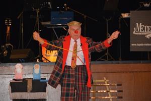 Účastníky Jarního seniorského odpoledne bavil místní iluzionista Jaroslav Tovaryš, baletky z Frenštátu pod Radhoštěm a aktuální KoprStar Klára Šprochová.
FOTO: DANA HOĎÁKOVÁ