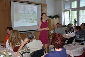 Na přednášku Štěpánky Vontrobové na téma změny stravovacích návyků přišlo čtyřicet seniorů, kteří si s sebou odnesli recepty na zdravá jídla.
FOTO: DANA HOĎÁKOVÁ