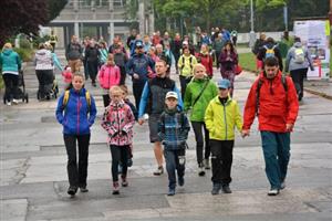 Tisíce turistů prošly v sobotu Kopřivnicí a stezkami v jejím okolí v rámci druhého ročníku pochodu Štramberský Jasoň. Z prostoru před kulturním domem se na několik tratí vydalo 2 300 lidí.
FOTO: DAVID MACHÁČEK