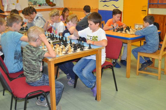 V Domě dětí a mládeže v Kopřivnici se na Velké ceně v šachu sešlo celkem 26 mladých žáků ze čtyř škol.
FOTO: KRISTINA ČABLOVÁ
