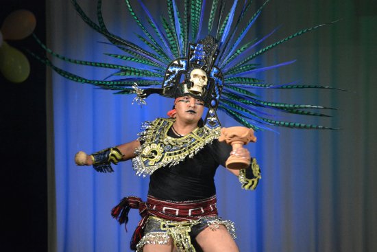 Mexický tanečník Manuel García předvedl v programu Šostýnské Venuše rituální tanec Aztéků.
FOTO: DAVID MACHÁČEK
