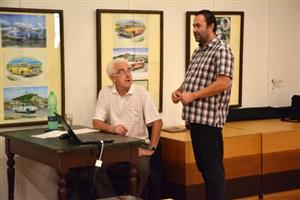 Ladislav Cvíček (vlevo) a Ondřej Šalek připravili pro kopřivnickou veřejnost historickou přednášku o málo známých zajímavostech zdejší historie.
FOTO: DAVID MACHÁČEK