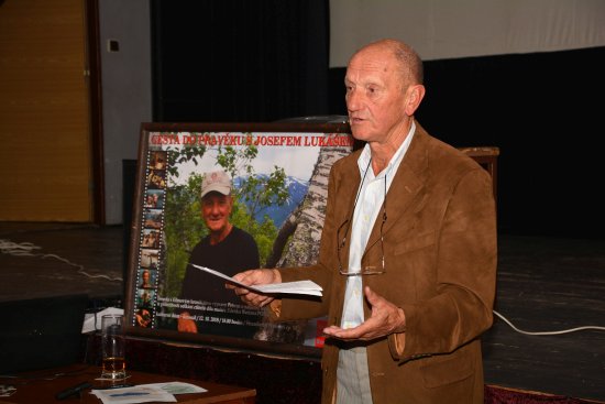 Hostem podzimního setkání ctitelů díla Zdeňka Buriana byl Josef Lukáš, filmový kronikář Petr ze slavné Zemanovy Cesty do pravěku.
FOTO: DAVID MACHÁČEK