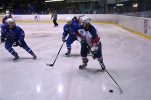 V utkání s novojičínskými Ďábly se kopřivnickým hokejistům podařilo dostat za záda domácího brankáře pouze jediný puk, což je stálo vedení v tabulce.
FOTO: DAVID MACHÁČEK