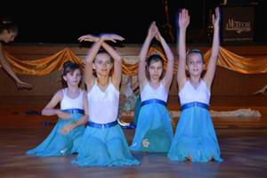 Taneční klub Štramberk se před týdnem představil na Podzimním seniorském odpoledni dvěma choreografiemi.
FOTO: DANA HOĎÁKOVÁ