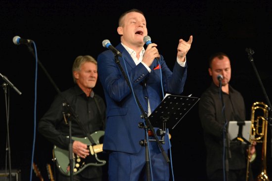 Vladimír Hron byl jedním z pěveckých hostů celovečerního koncertu Alfa Bandu, kterým kapela oslavila deset let od svého obnovení.
FOTO: D. MACHÁČEK