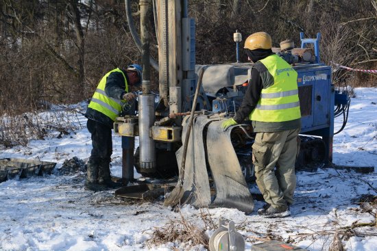 V tomto týdnu specializovaná firma ukončí vrtné práce v areálu bývalé skládky za zdejší čističkou odpadních vod. Odebrané vzorky nyní poputují do laboratoří.
FOTO: DAVID MACHÁČEK