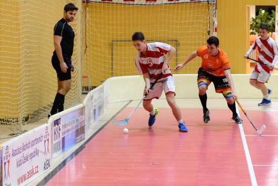 Jakub Kostelník (č. 5) zařídil v domácím utkání s Brnem polovinu branek FBC Vikings Kopřivnice, k vítězství to však nestačilo.
FOTO: DAVID MACHÁČEK