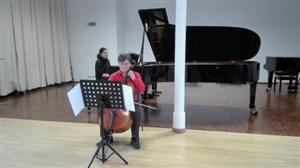 Violoncellista Petr Socha si ze soutěže ve Vídni přivezl druhé místo ve své kategorii. Uspěly i jeho spolužačky houslistky Veronika Chuchmová a Anna Sochová.
FOTO: J. PUKOVEC