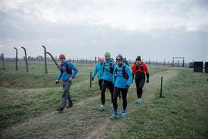 Součástí nabídky Expediční kamery bude i slovenský film Krok na hraně o skupině ultraběžců, kteří vyrazili po trase útěku vězňů z koncentračního tábora.
FOTO: ARCHIV
