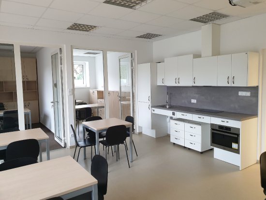 Do nově zrekonstruovaných a vybavených prostor v sociálně terapeutických dílnách na ulici Školní by v květnu měli nastoupit první klienti.
FOTO: LENKA GALIOVÁ