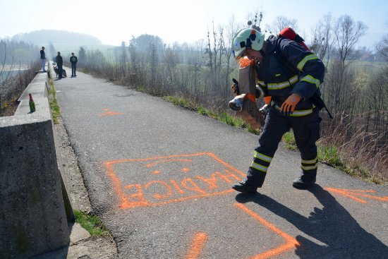 V sobotu 23. března vybíhalo 36 závodníků s dýchacím přístrojem a hadicí 79 schodů Větřkovické přehrady v rámci závodu TFA Drnholecký železný hasič. 
FOTO: DANA HOĎÁKOVÁ