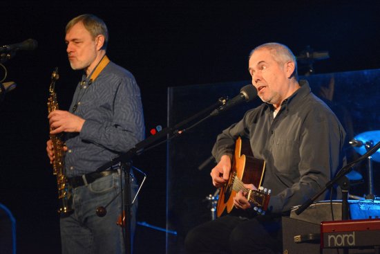 Kapela Bratří Ebenů koncertovala v sobotu ve velkém sále kulturního domu po 15 letech a publiku představila průřez celou svou tvorbou.
FOTO: DAVID MACHÁČEK