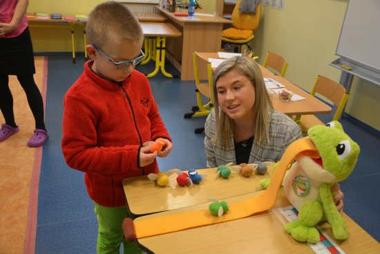 Před týdnem přišlo k zápisům do prvních tříd 386 dětí, část z nich přišla opakovaně, protože vloni rodiče požádali o odklad nástupu do školy.
FOTO: D. HOĎÁKOVÁ