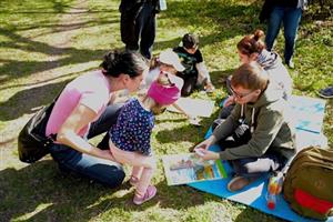 Více než čtyři sta dětí se v sobotu odpoledne vydalo na jednu ze dvou tras tradičního Pohádkového lesa.
FOTO: DANA HOĎÁKOVÁ