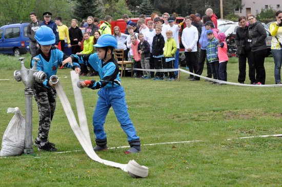 V Lubině se v sobotu konal Floriánek Cup, který se skládal ze dvou částí, požárního útoku a požární štafety. Tu některá družstva zvládla v časech pod jednu minutu.
FOTO: D. HOĎÁKOVÁ