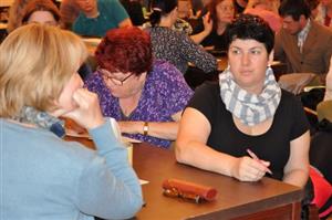 V kulturním domě se sešli členové 21 volebních komisí, aby složili slib a dozvěděli se další podrobnosti k hladkému průběhu voleb.
FOTO: DANA HOĎÁKOVÁ