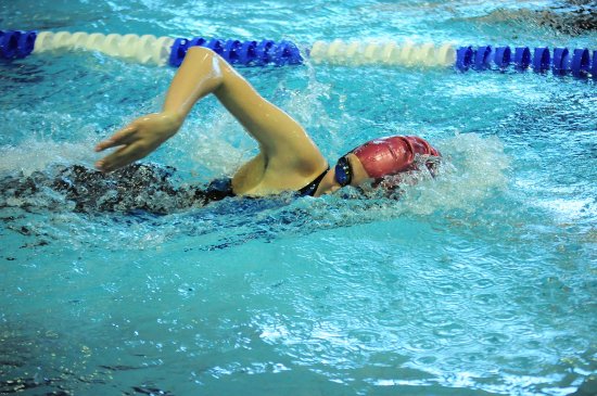 Lucie Šenkeříková (SK Kopřivnice) si v jarním meziokresním přeboru vytvořila nový osobní rekord ve všech svých startech. 
FOTO: KRISTINA ČABLOVÁ