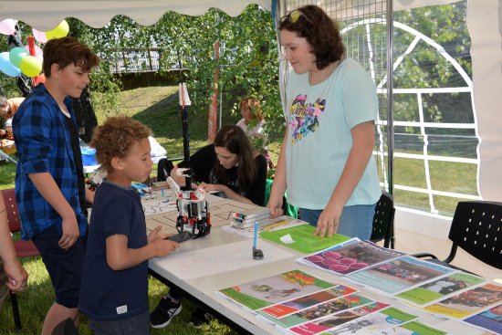 Na festivalu volnočasových aktivit prezentovaly školy, dům dětí a mládeže a další organizace svou nabídku pro trávení volného času.
FOTO: DANA HOĎÁKOVÁ