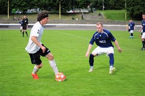 Jan Kalich (vlevo) byl jediným střelcem FC Kopřivnice v utkání proti celku Pražmo-Raškovice, i přesto to na vítězství stačilo.
FOTO: KRISTINA ČABLOVÁ