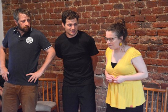 Druhé hostování olomoucké improvizační skupiny O.Li.VY. si v prostoru Galerie Galaxie užilo několik desítek diváků.
FOTO: DAVID MACHÁČEK