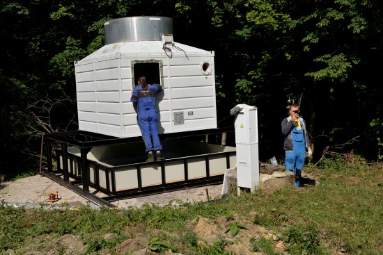 V minulém týdnu byla u svahu zdejší sjezdovky instalována chladicí věž, která má během sezony zefektivnit umělé zasněžování.
FOTO: D. MACHÁČEK