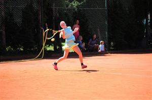 Nicol Novák, která začínala s tenisem v místním klubu, v kopřivnickém turnaji zvítězila ve čtyřhře a ve dvouhře obsadila druhou příčku.
FOTO: KRISTINA ČABLOVÁ