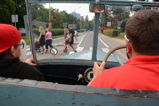 Příležitost vidět Kopřivnici z paluby historické tatrovky si minulou neděli nenechalo ujít 312 lidí.Velký zájem byl o projížďku Tatrou 30/58.
FOTO: DAVID MACHÁČEK