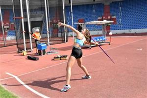 Viktorie Hanzelková si v hodu oštěpem vylepšila osobní rekord a na konto družstva AK EZ Kopřivnice získala celkem 19 b.
FOTO: JANA FEILHAUEROVÁ