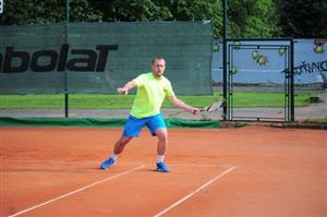 Jan Schwarz na tenisovém turnaji neregistrovaných hráčů zvítězil ve dvouhře a ve čtyřhře byl s Monikou Liberdovou druhý.
FOTO: KRISTINA ČABLOVÁ