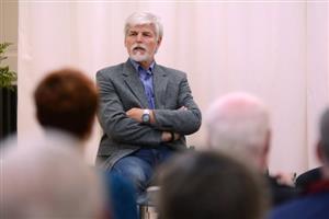 O diskuzi s někdejším náčelníkem generální štábu a předsedou vojenského výboru NATO Petrem Pavlem byl v Kopřivnici velký zájem.
FOTO: DAVID MACHÁČEK