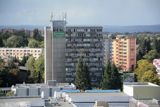 Bytový dům č. 1151 v centru Kopřivnice, známý jako Včelín, by se měl stát první a zatím jedinou bezdoplatkovou zónou ve městě.
FOTO: DAVID MACHÁČEK