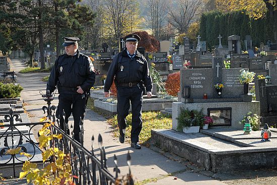 Kopřivnické městské policii se během letošního roku podařilo doplnit personální stav. Více strážníků umožnilo vysílat do ulic dvě hlídky zároveň. 
ILUSTRAČNÍ FOTO: D. MACHÁČEK
