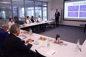 Profesionálové sdružení v České manažerské asociaci minulý týden ve společnosti Brose diskutovali o výzvách digitalizace průmyslu a nových trendech v managementu.
FOTO: D. MACHÁČEK