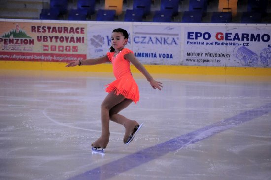 Elišku Kubáňovou (FSC Kopřivnice) na domácím závodě podporovala celá rodina, překonala nervozitu a získala bronzovou medaili.
FOTO: KRISTINA ČABLOVÁ