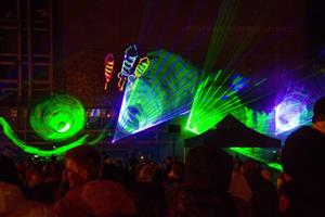 Laser show, která nahradila tradiční novoroční ohňostroj, se dočkala kritiky diváků. Podle ohlasů z radnice se tato forma tichého ohňostroje už zřejmě opakovat nebude.
FOTO: DAVID MACHÁČEK