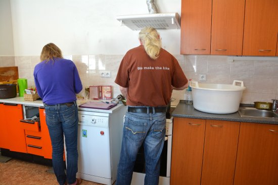 Denní centrum Racek umožňuje svým klientům uvařit si jídlo, vykoupat se i vyprat své prádlo.  Ve městě funguje už deset let.
ILUSTRAČNÍ FOTO: DANA HOĎÁKOVÁ