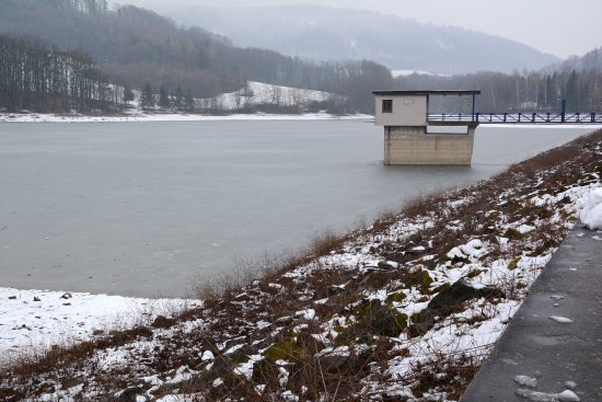 Hladina vody ve větřkovické nádrži i v zimním období dále ustupuje. V závěru minulého roku krajský úřad schválil nový manipulační řád, který je volnější než ten minulý.
FOTO: DAVID MACHÁČEK