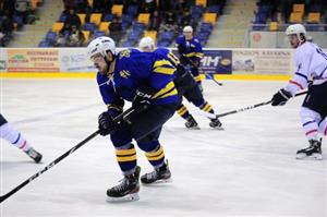 Po vyrovnaných dvou třetinách derby rozhodla až poslední dvacetiminutovka, kterou zvládli lépe hokejisté Nového Jičína.
FOTO: KRISTINA ČABLOVÁ