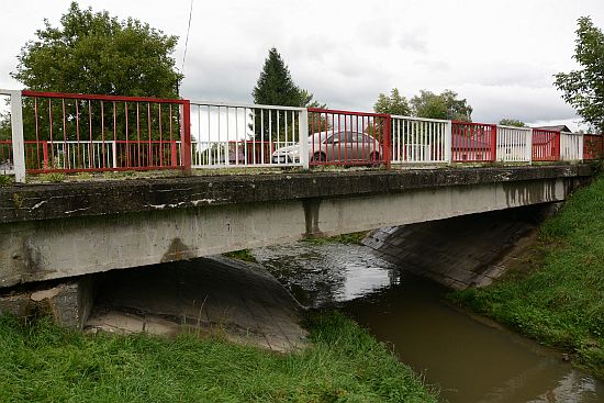 Oprava chátrajícího mostu na ulici Severní je největší investiční položkou v nově schválené rozpočtové změně. Zastupitelé na rekonstrukci vyčlenili 7 milionů korun.
FOTO: D. MACHÁČEK
