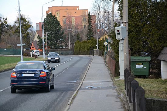 Řidiči si zvykají na radar na ulici Záhumenní. Ten za celý loňský rok zaznamenal zhruba o tisícovku přestupků víc než během prvních 5 měsíců svého ostrého provozu.
FOTO: D. MACHÁČEK
