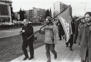 V roce 2000 radnice nevyvěsila tibetskou vlajku, místo ní lidé okolo klubu Nora založili tradici Zvonkových pochodů, která trvá až dodnes.
FOTO: DAVID MACHÁČEK