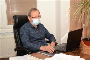 Starosta Miroslav Kopečný s kolegy z ostatních radnic a hejtmanem jedná prostřednictvím videokonference.
FOTO: D. MACHÁČEK