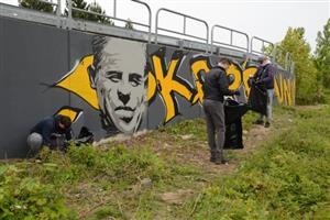 Na betonové zdi za zdejším Kauflandem vznikla legální plocha pro street art. Jako první ji ozdobila podobizna olympionika Emila Zátopka.
FOTO: DAVID MACHÁČEK